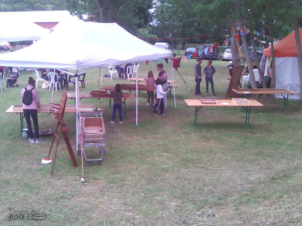 Une location de jeux en bois dans un camping. Une animation garantie dans un îlot de verdure.