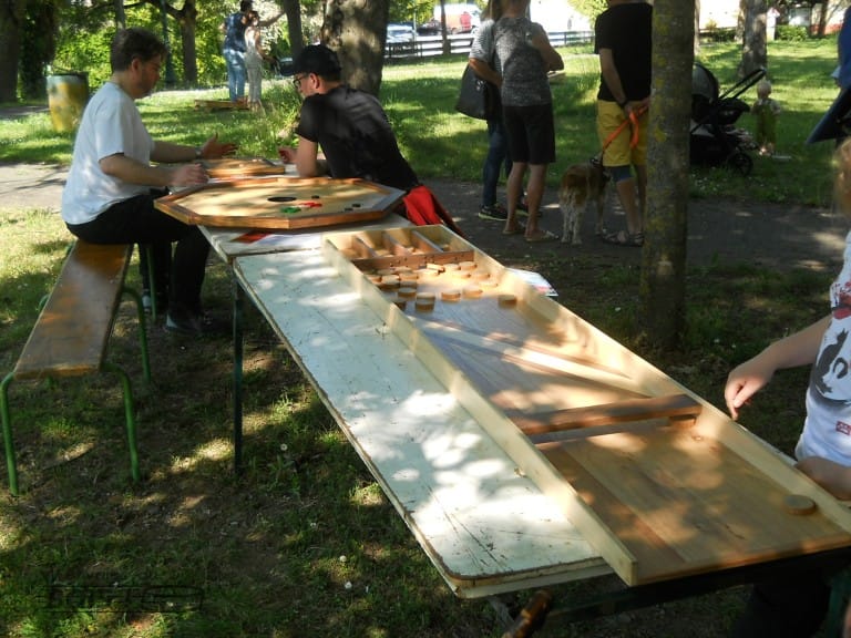 Avec T'envoies du Bois, la référence dans la location de jeux en bois à Toulouse, toutes vos animations sont réussies. Comme ici, lors d'une après-midi jeux en bois à Montesquieu-Volvestre.