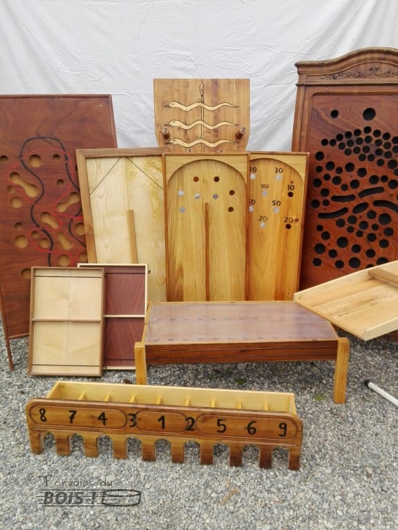 Une collection variée de jeux en bois disponible à la location à Toulouse.