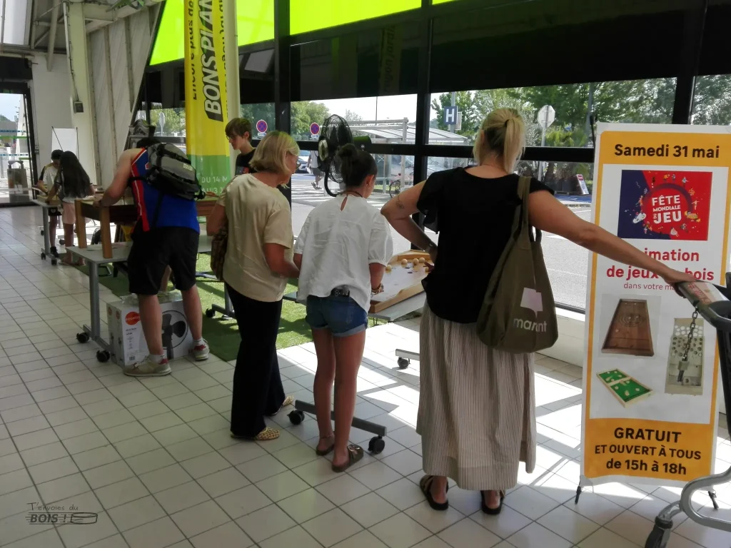 Lors d'un événement dans un centre commercial. Ici, Leroy Merlin à Toulouse en 2025.